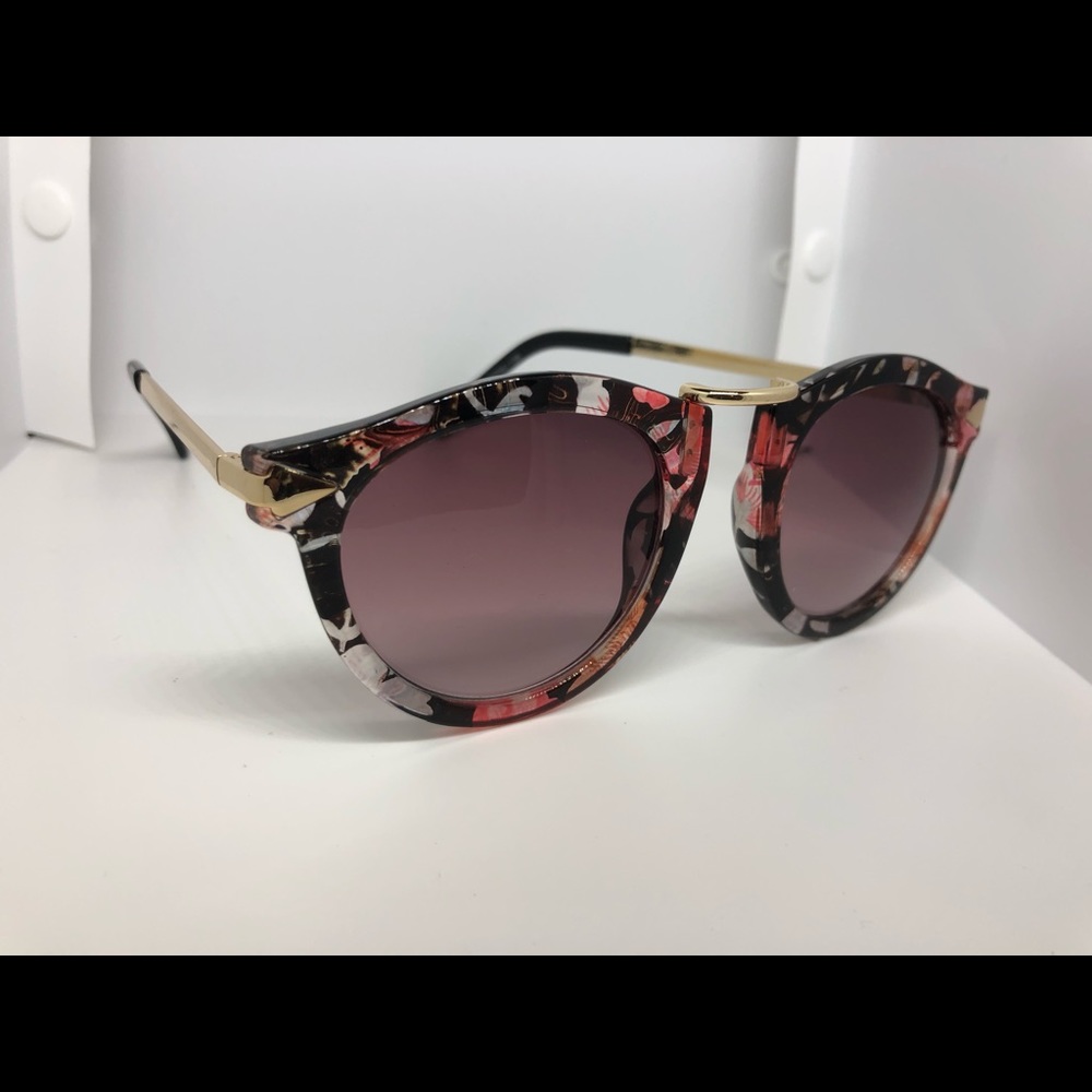 **NEW** Fashion Sunglasses - Picture 4 of 4
